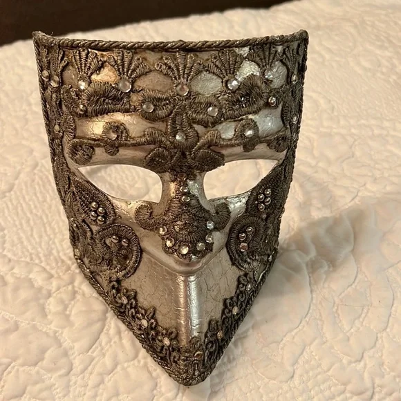 Mardi Gras Mask Silver aluminum style embroidered crystal detail decor mens mask - Picture 6 of 11